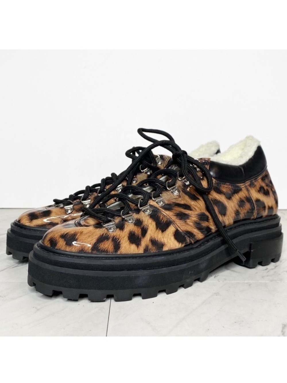 New! Schutz Lucille Shearling Line Lace Up Bootie 10